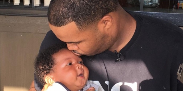 After This Couple Glares At His Son Inside Cracker Barrel, This Father Discovers Note On His Car About His Parenting - picture 2