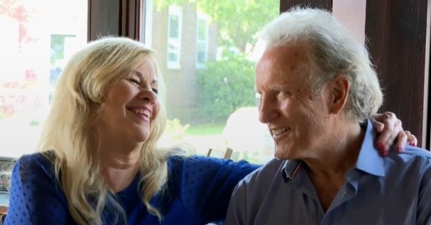 Am I Seeing A Pearl!? Couple Finds “1-In-A-Million” Treasure While Dining In Rhode Island, WOW! - picture 2