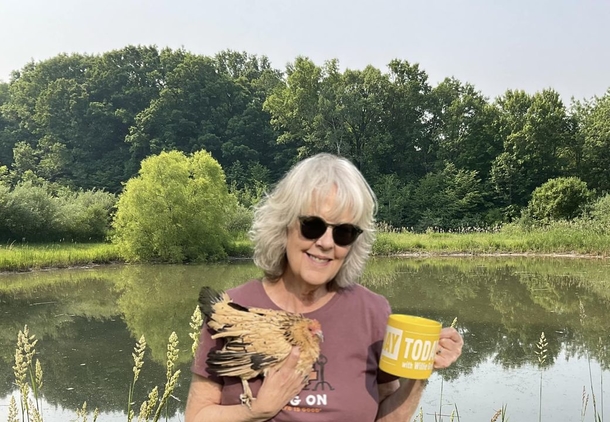 Amazing: 21-Year-Old Peanut Has Been Officially Named The Oldest Chicken In The World - picture 4