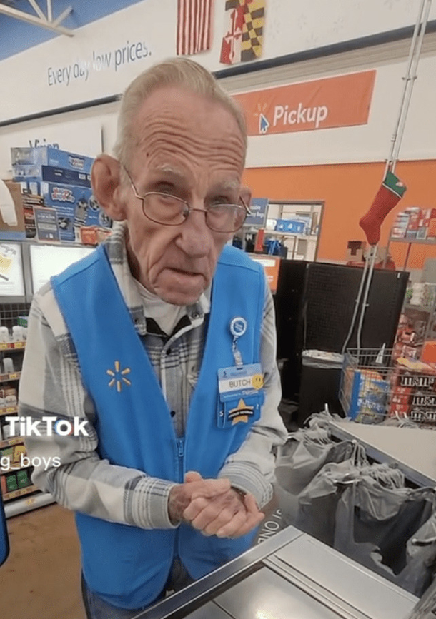 Amazing customer raises $50,000 in only 24 hours so 82-year-old Walmart employee can retire in time for Christmas - picture 5