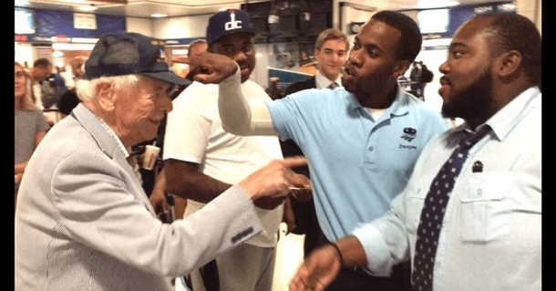 Amtrak Worker Notices Elderly Man & Then Looks At His Hat, What Happened Next Has Gone Viral - picture 2