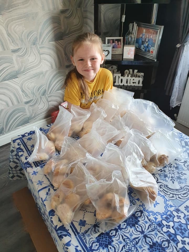 An 8-year-old girl with autism makes hundreds of scones to cheer up elderly during coronavirus lockdown - picture 3