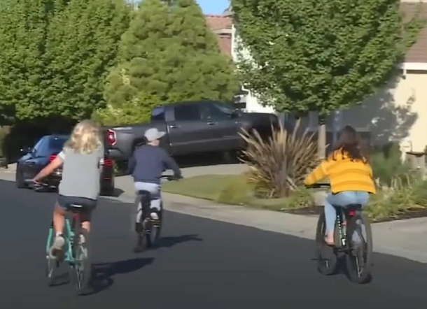 An elderly woman with dementia went missing, so 4 ‘kid detectives’ jump into action and saved the day - picture 5