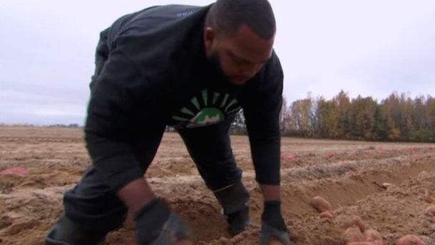 An NFL Star Makes $25M And Quits Football, Then People Discover What He Did With His Money - picture 3