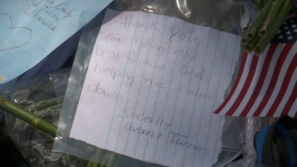 An Officer Dies While On Duty - His Car Is Sprinkled With Gifts, However, 1 Particular Scribbled Note Had The Entire Town Silent - picture 5