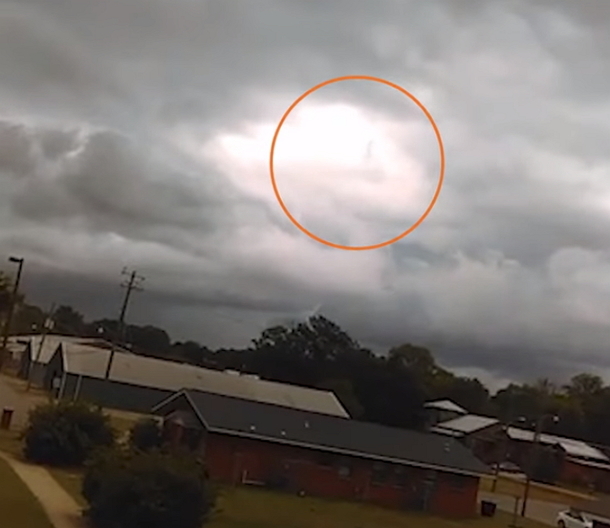 Apparently, This Video Of Clouds Is Evidence That God Watches Over Us - picture 4