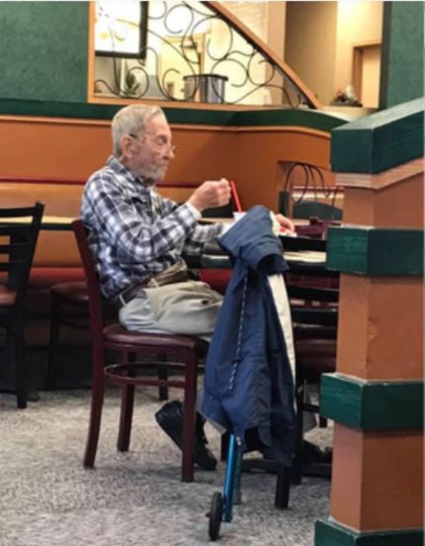 Arbys Employee Sees Helpless 97-Year-Old Veteran, Slips A Little Something Special In His Meal - picture 2