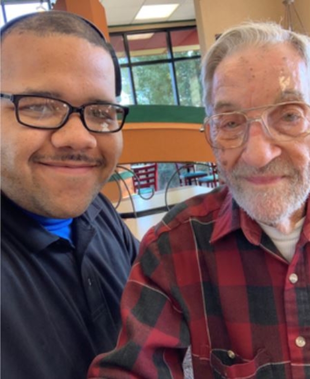 Arbys Employee Sees Helpless 97-Year-Old Veteran, Slips A Little Something Special In His Meal - picture 3