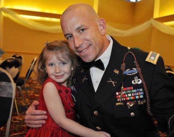 Army Soldier See Two People Inside Taco Bell And Makes Swift Choice That Would Change Everything - picture 2