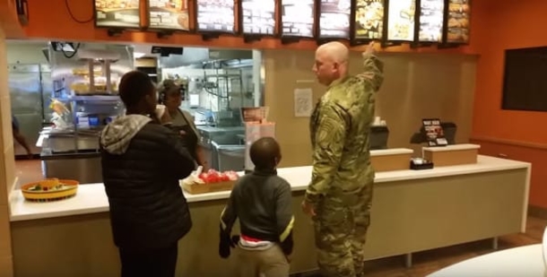 Army Soldier See Two People Inside Taco Bell And Makes Swift Choice That Would Change Everything - picture 3