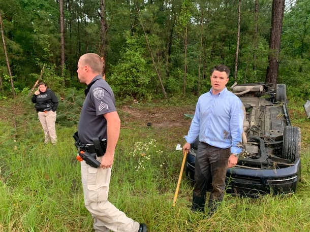 Attorney saves baby trapped in a wrecked car during a rainstorm: "Yay for Hay!" - picture 4