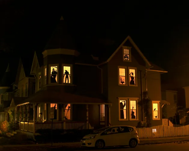 Awesome Halloween Window Decor Ideas For 2022 - picture 8