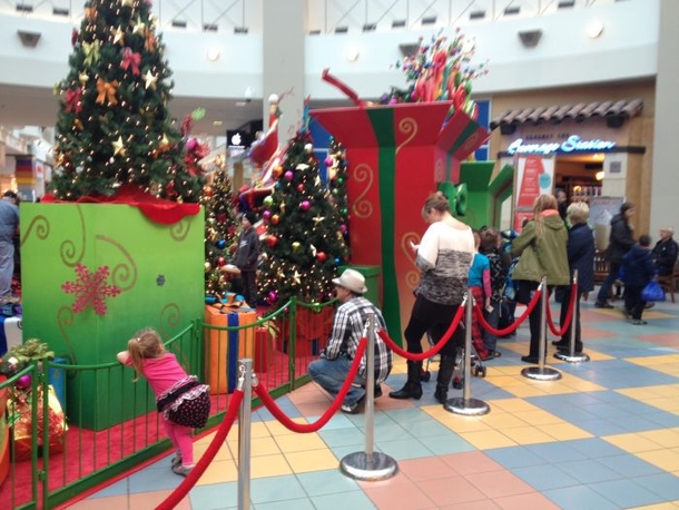 Baby Falls Asleep Waiting In Line For Santa, Epic Photo Results - picture 2
