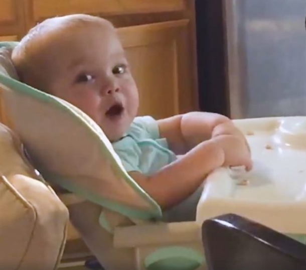 Baby’s Reaction To Father Singing The National Anthem Has Gone Viral For A Very Special Reason - picture 3