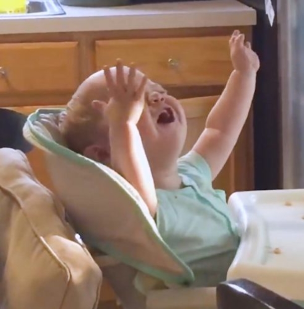 Baby’s Reaction To Father Singing The National Anthem Has Gone Viral For A Very Special Reason - picture 4