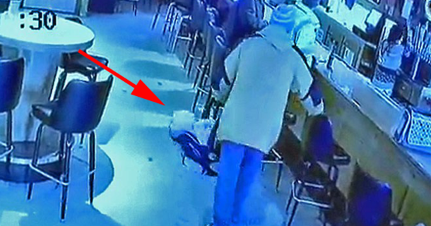 Bar Calls Cab For Drunk Dad During A Snowstorm. Suddenly, He Asks Them To Check On 'His Girl' - picture 2