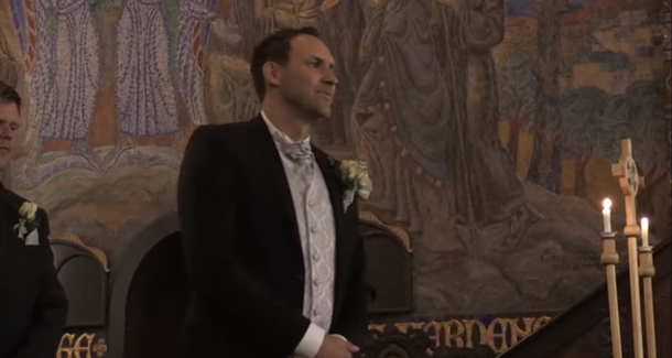 Beautiful Bride Performs "You Raise Me Up", Tears Fall As Dad Does The Unexpected - picture 2