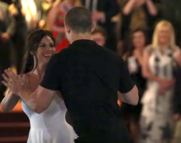 Beautiful Newlyweds Remake 'Dirty Dancing' Routine To Amazing That All Wedding Guests Jump To Their Feet - picture 2