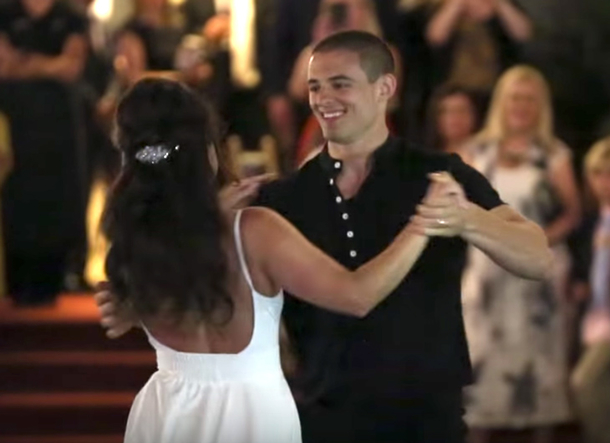 Beautiful Newlyweds Remake 'Dirty Dancing' Routine To Amazing That All Wedding Guests Jump To Their Feet - picture 3