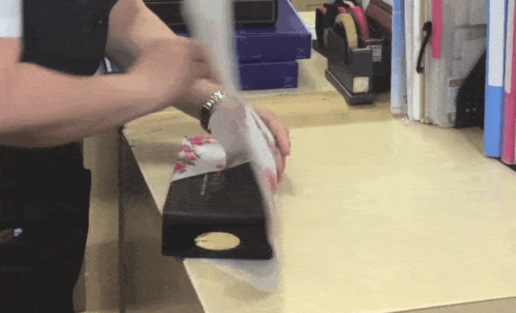 Before Wrapping, Always Line The Inside Of The Paper With Ribbon. Here's Why - picture 20