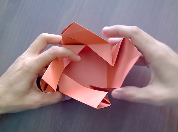Before Wrapping, Always Line The Inside Of The Paper With Ribbon. Here's Why - picture 4