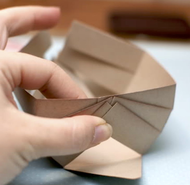Before Wrapping, Always Line The Inside Of The Paper With Ribbon. Here's Why - picture 6