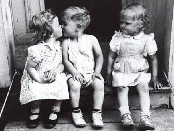 Being The 3rd Wheel Sucks (10 Pictures) - picture 2