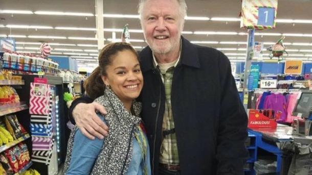 Big Hollywood Star Asks Woman Why She's Buying So Many Turkeys, Is Stunned By Her Response - picture 2
