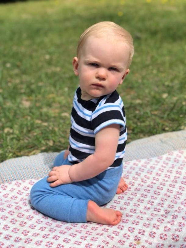 Black Man Grabs White Baby, Picture Goes Viral On Social Media Once People See What’s Really Going On - picture 5