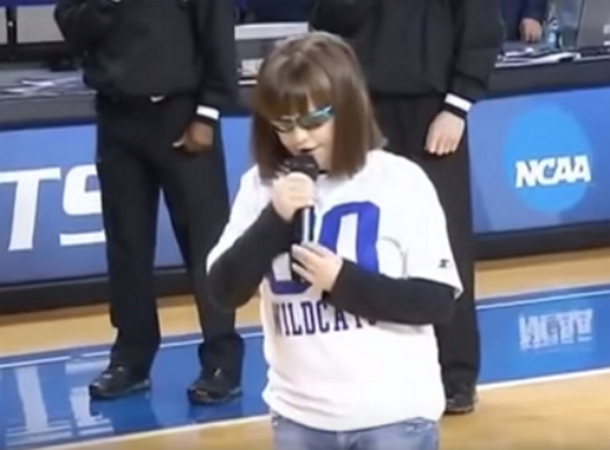 Blind Teen Takes The Mic In Front Of Crowd, Within Moments She Blows Everyone's Mind - picture 2