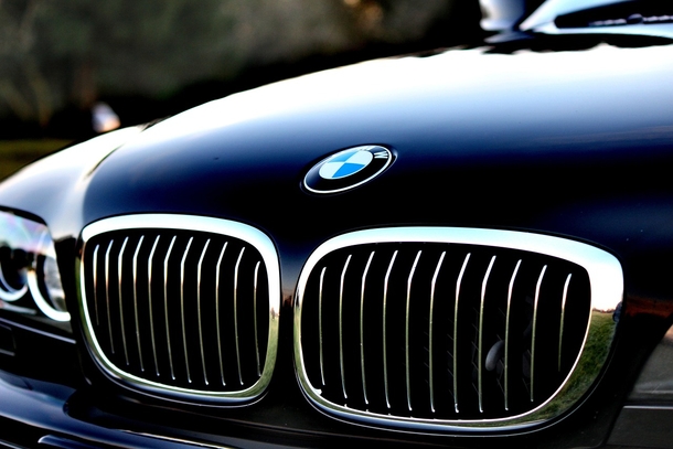 BMW Recalls Over 394,000 Vehicles Due to Airbag Safety Concern - picture 2