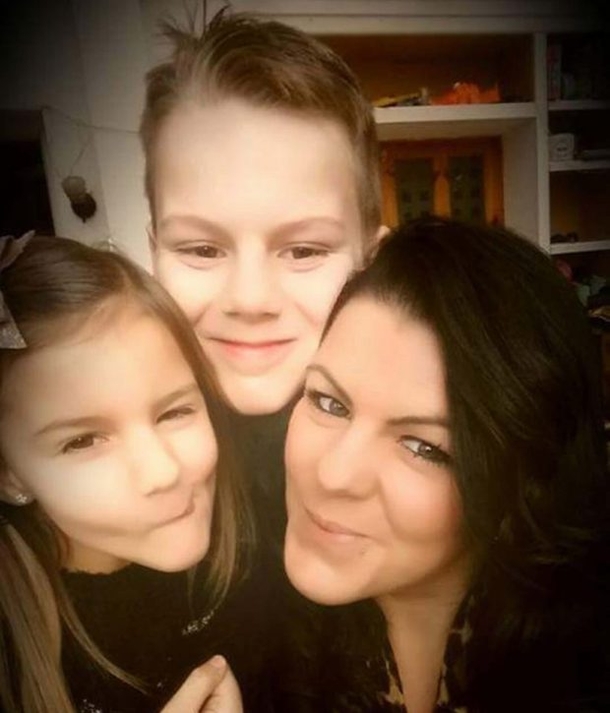 Boy Playing With Sister Spots VERY NASTY Surprise In Her Mouth, Mom Completely Freaks Out - picture 2