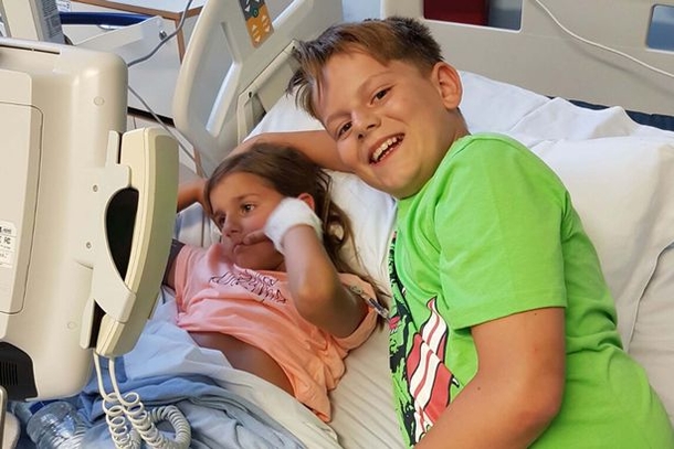 Boy Playing With Sister Spots VERY NASTY Surprise In Her Mouth, Mom Completely Freaks Out - picture 4
