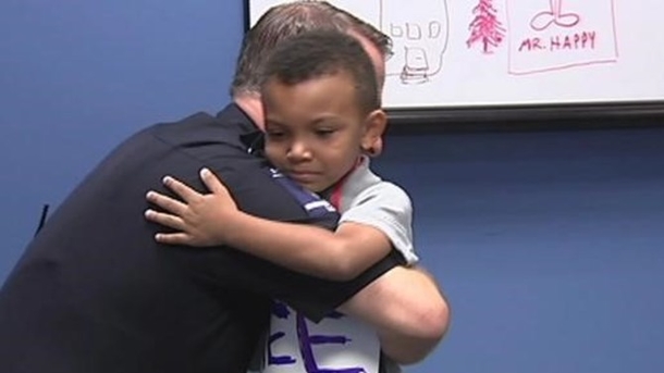 Boy Walks Into NC Police Station, Shocks Cops With What’s Around His Neck - picture 4
