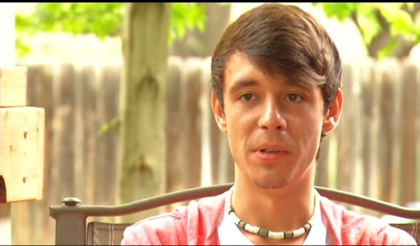 Boy's devastated when he's outbid for late father's car. Then man in the hat hands him the keys - picture 2