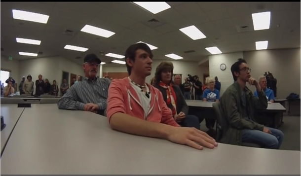 Boy's devastated when he's outbid for late father's car. Then man in the hat hands him the keys - picture 4