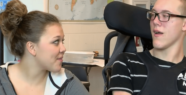 Boyfriend and girlfriend separate as prom dates in order to go with students with special needs - picture 2