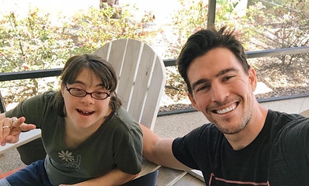 Brother asks sister with Down Syndrome to be Maid of Honor at his wedding, I'm in tears - picture 2