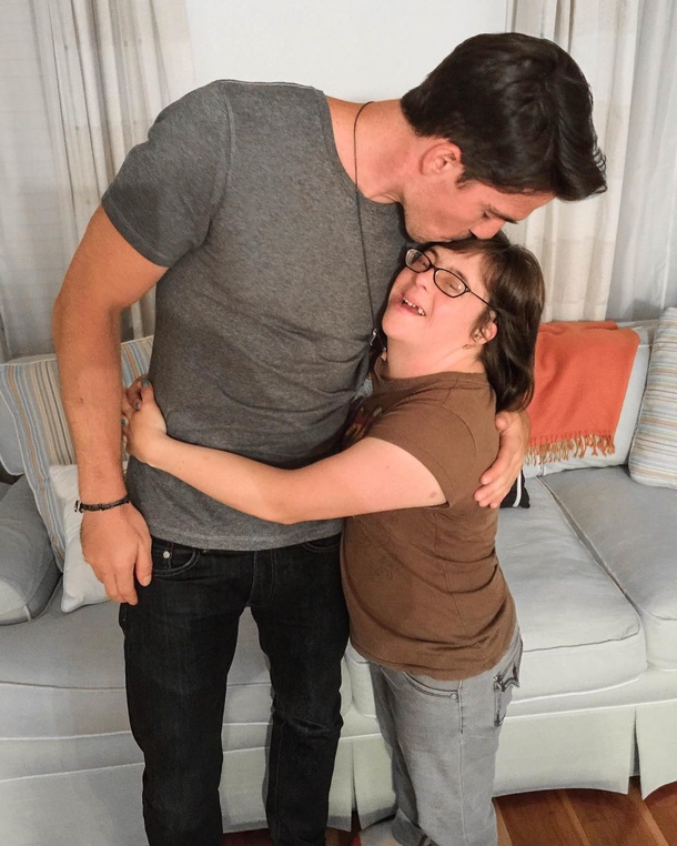 Brother asks sister with Down Syndrome to be Maid of Honor at his wedding, I'm in tears - picture 3