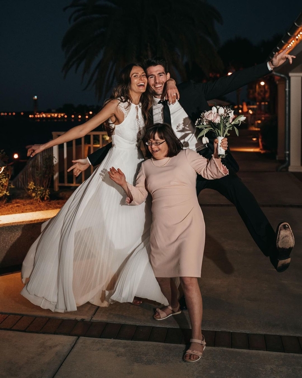 Brother asks sister with Down Syndrome to be Maid of Honor at his wedding, I'm in tears - picture 4