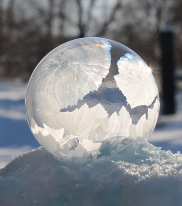 Bubble Falls On Pile Snow, Now Watch As Freezing Air Turns It Into A Beautiful Transformation (Video) - picture 5