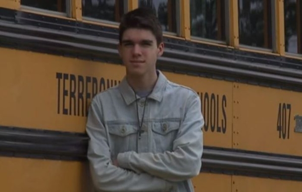 Bullied Teen Gets Rejected Right Before Homecoming. Moments Later, 13 Girls Confront Him - picture 2