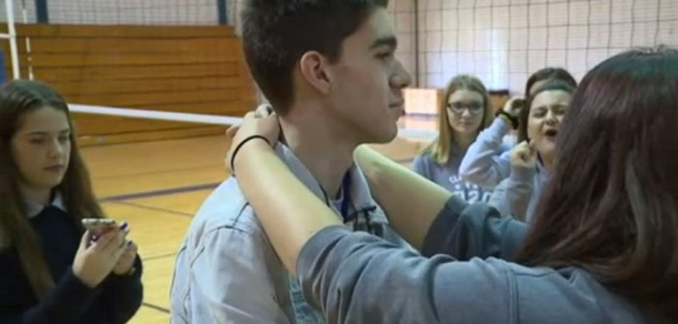 Bullied Teen Gets Rejected Right Before Homecoming. Moments Later, 13 Girls Confront Him - picture 7