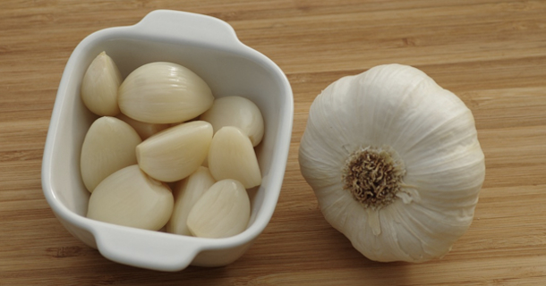 Can't Stand Peeling Garlic? Try Microwaving It! - picture 2