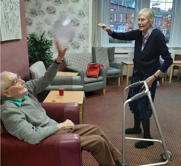 Caring Husband shocks wife by moving into her care home, hugs her tightly after being kept apart for months - picture 3