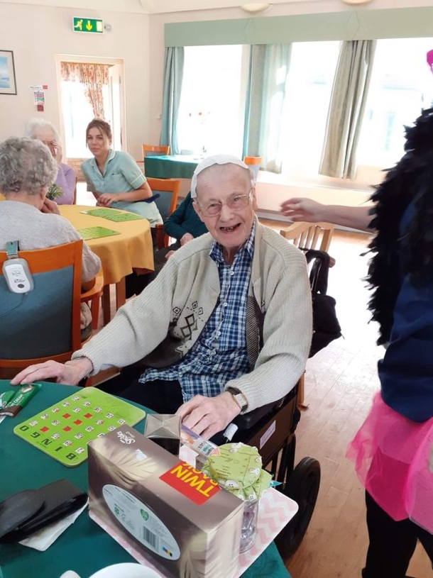 Caring Husband shocks wife by moving into her care home, hugs her tightly after being kept apart for months - picture 6