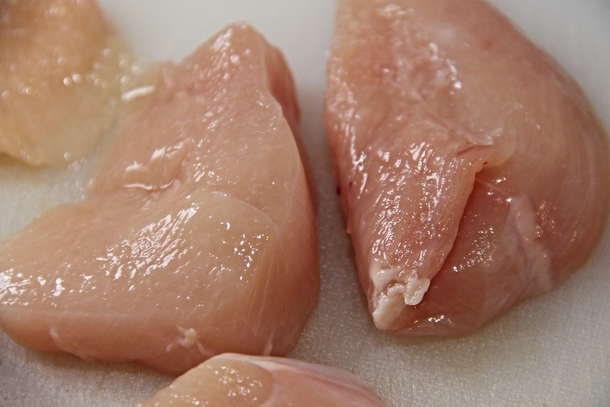 CDC Sends Important Warning About Raw Chicken, Chaos Ensues On The Internet - picture 2