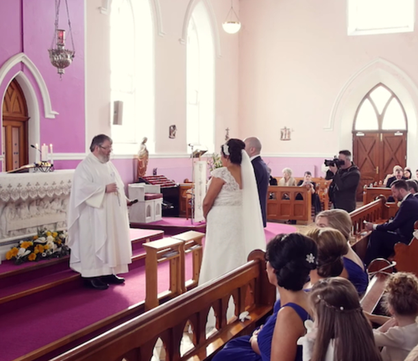 Ceremony Interrupted By Voice From The Back, Bride Turns Around And Bursts Into Tears - picture 2