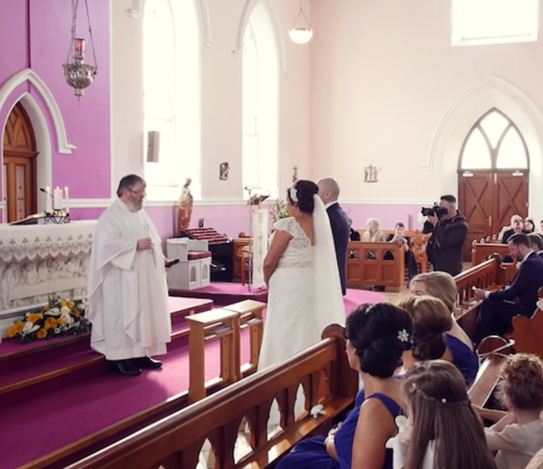 Ceremony Interrupted By Voice From The Back, Bride Turns Around And Bursts Into Tears - picture 2