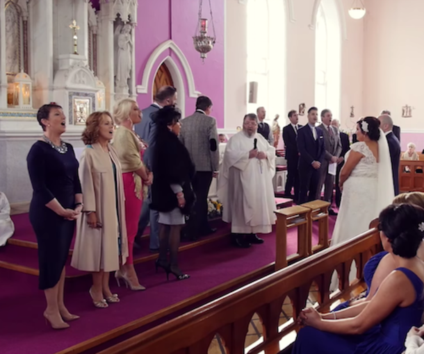 Ceremony Interrupted By Voice From The Back, Bride Turns Around And Bursts Into Tears - picture 3